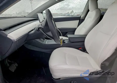 2021 Tesla Model Y z USA, uszkodzony, nr VIN 5YJYGDEE9MF161996